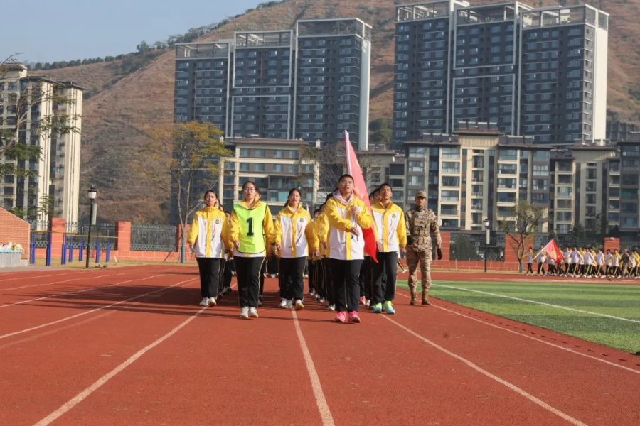 淬火砺青春 汇演展风采▕ 市三中举行高2028届学生军训汇报总结大会